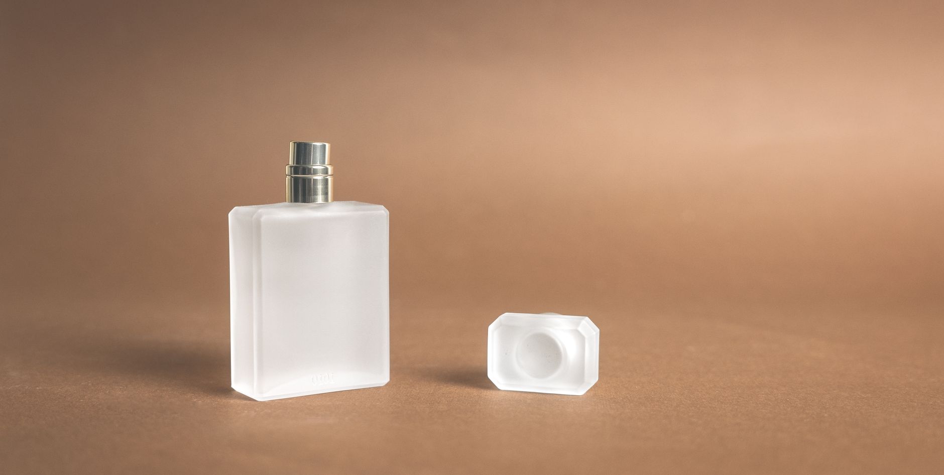Flacon de parfum givre transparent avec bouchon