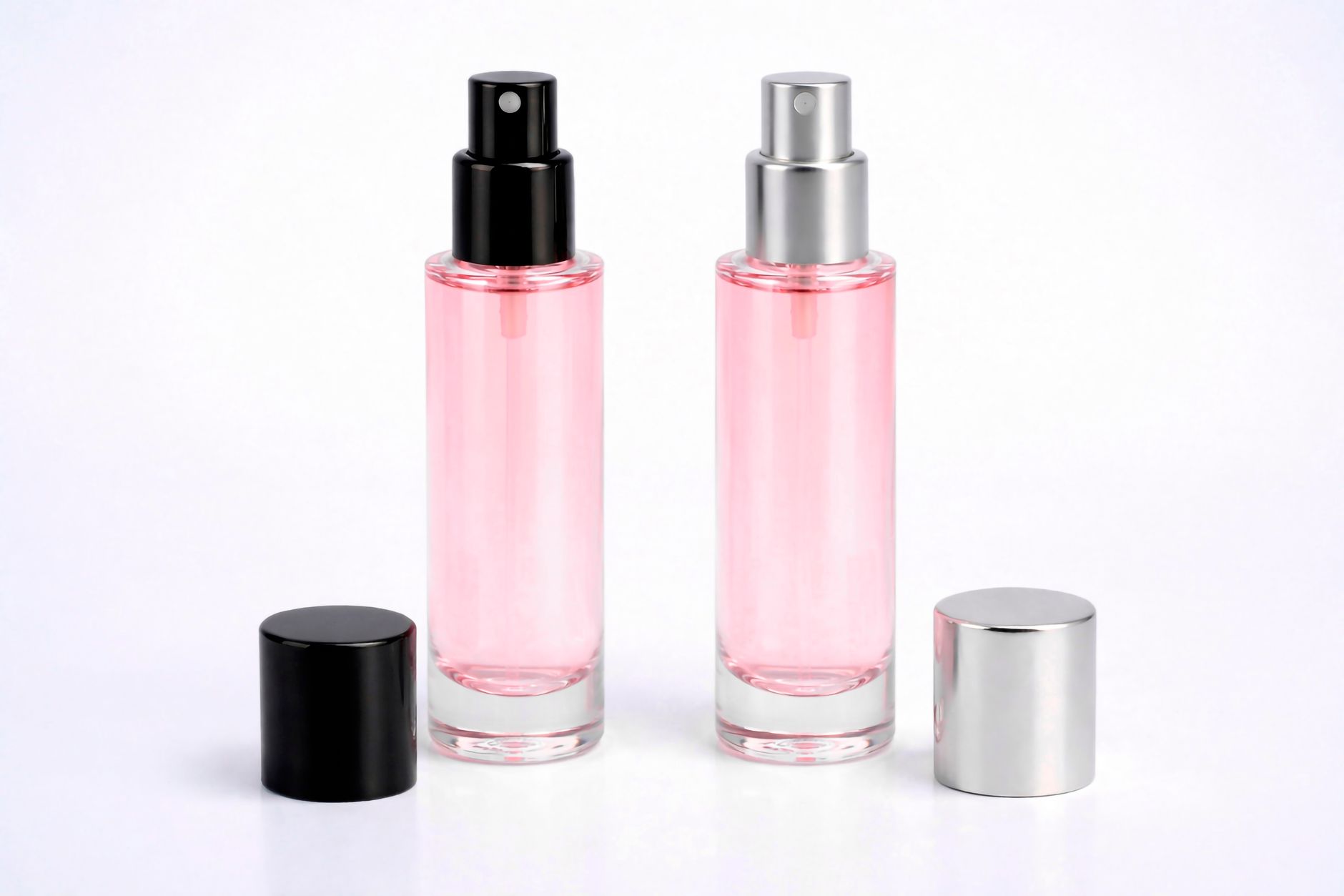 Deux flacons de parfum roses avec bouchon argente