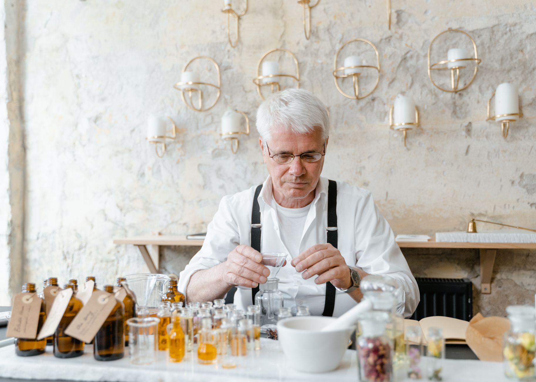 Flacons de parfum inspectés à la maison